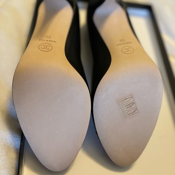 UPDATE 03Oct. Chanel Classic Black Pump - Authentic- Worn once. See video. - Picture 17 of 17